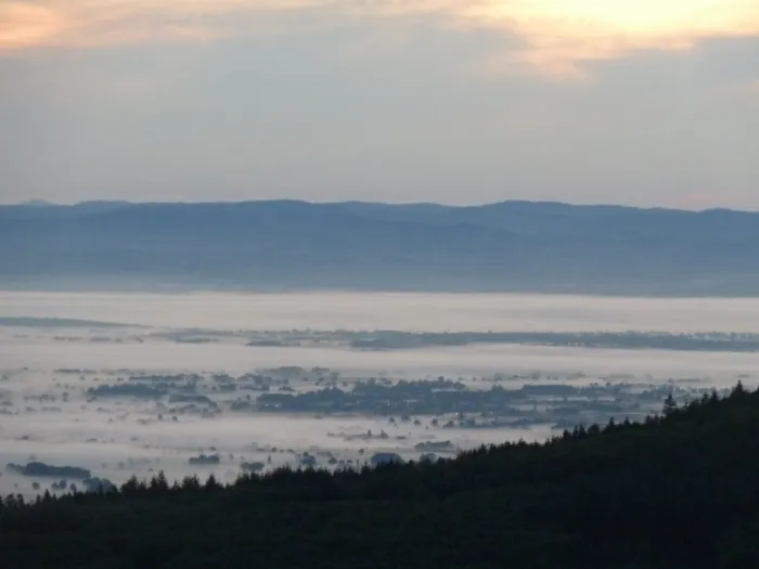 Aurore et brouillard