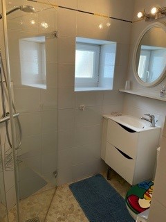 Salle de bain chambre balcon de la grande maison