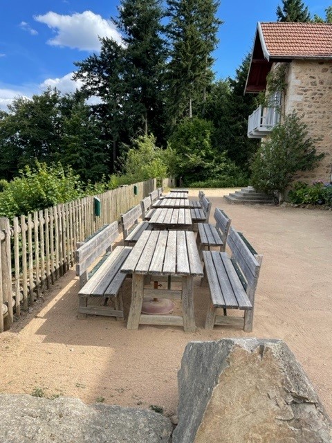 Tables sur la terrasse